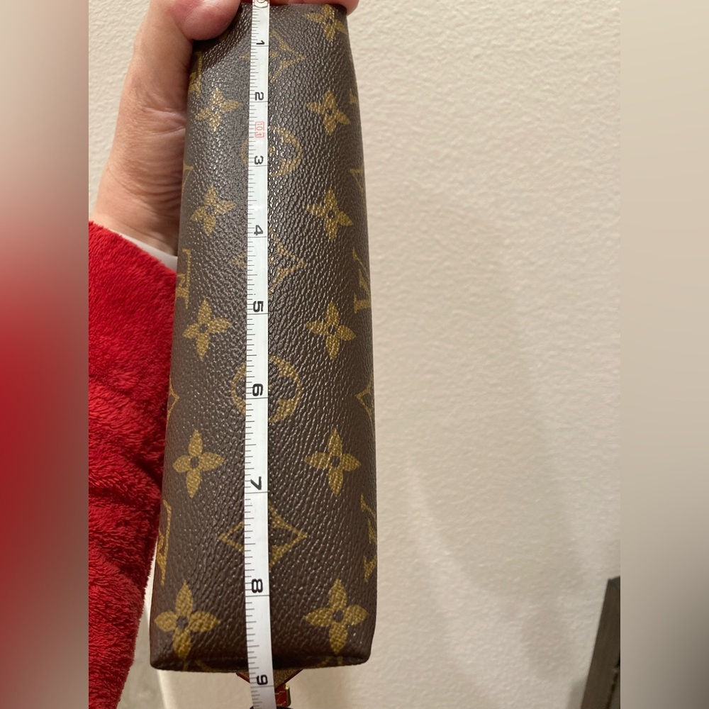 Louis Vuitton Cosmetic Pouch GM same size as new version MM - Picture 10 of 12
